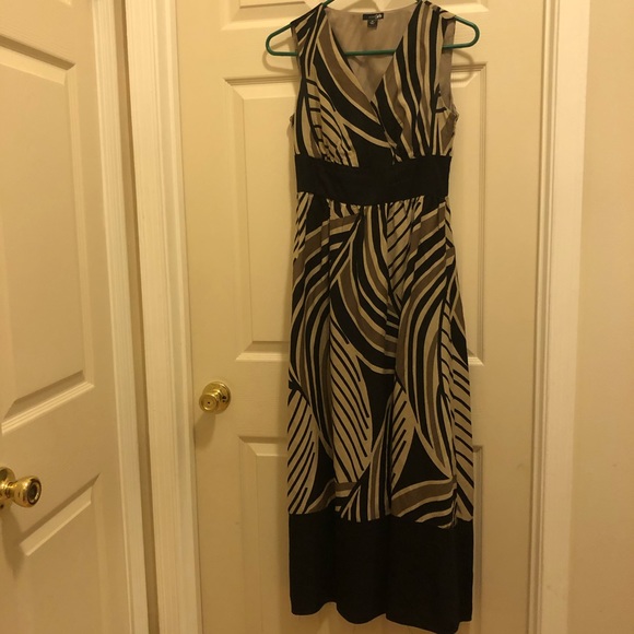 Spring-ready maxi dress - Picture 3 of 6